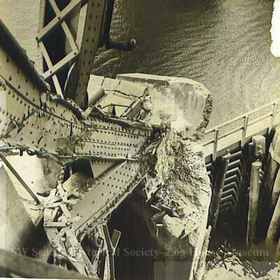 Bridge damage: Origformat: Print-Photographic; Resolution: 150