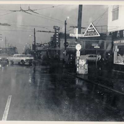 Photo of intersection of Admiral and California