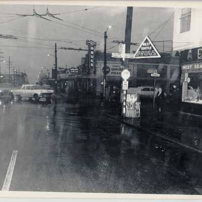 Photo of intersection of Admiral and California