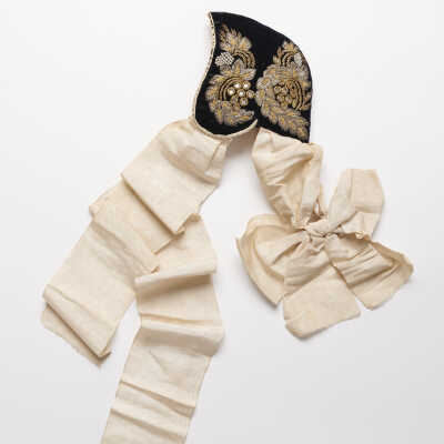 Embroidered women's head covering