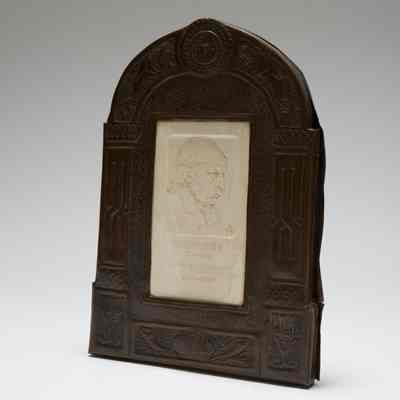 Plaque