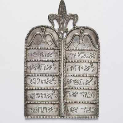 Torah reading plaque