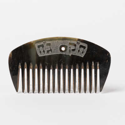 Inscribed Chevra Kadisha wooden comb