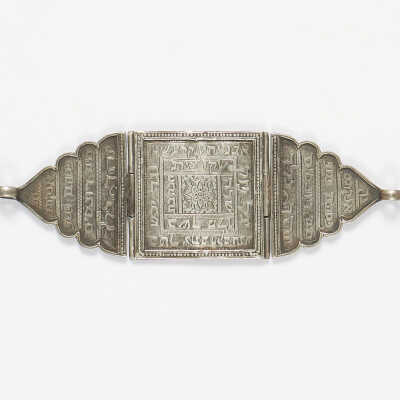 Silver amulet armband