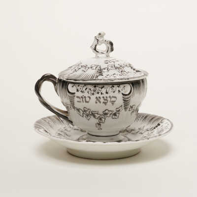 Cup with lid and saucer