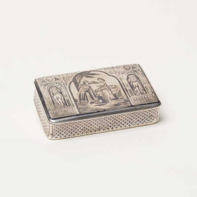 Snuff box