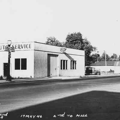 Photograph of Barnes Auto Service on Main Street, Springfield, Oregon, 1946
