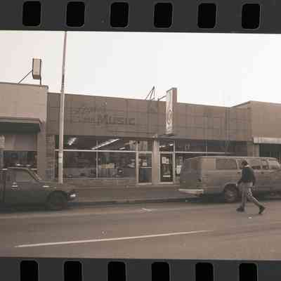 2021-005-1027_img-040: Light's for Music, Main Street, Springfield, 2021.005.1027, Envelope 9