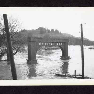 Photograph of Springfield Arch in Glenwood Flood, 1927
