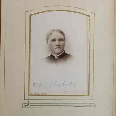 2016-024-012_img-038: Page 34 of photograph album 2016.024.012: Photo of wife of John Lindsey. Taken by Wallace Decatur Illinois.