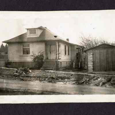 Photograph of a Wooden-frame house, date unknown