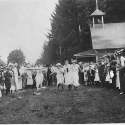 Photograph of the single ladies race from the lodge picnic at Camp Creek School