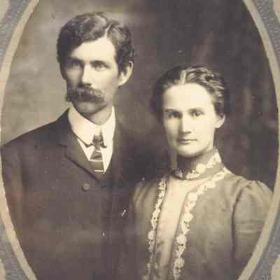 Photograph of Paul and Pearl Hadley, Springfield, OR, date unknown