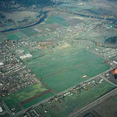 Aerial photograph of North Springfield, Oregon, circa 1985