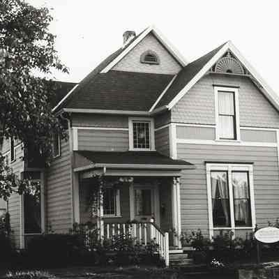 Photograph of the Tucker-Barnett House, Springfield, OR, date unknown