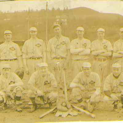 Photograph of Booth Kelly ball team, 1915-1916