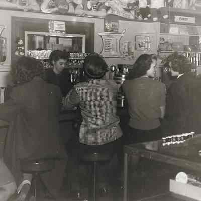 Gerlachs Drug Store, 1940s