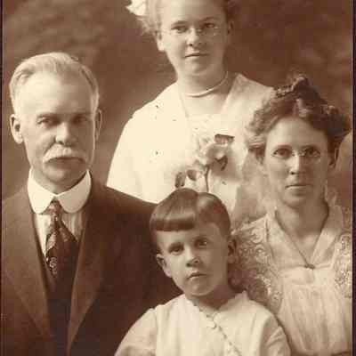 Photograph of Edwin and Florence Kirkpatrick, and their children Alice and Ralph, circa 1910