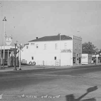 Photograph of Shell Gas Station, Springfield, Oregon, 1946