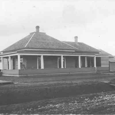 Photograph on postcard of the Mountjoy house in Springfield, Oregon, 1911