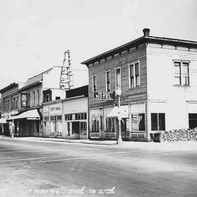 Photograph of businesses between 3rd and 2nd Streets on Main Street, Springfield, Oregon, 1946