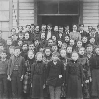Photograph of early class at Mill Street School, Springfield, Oregon, date unknown.