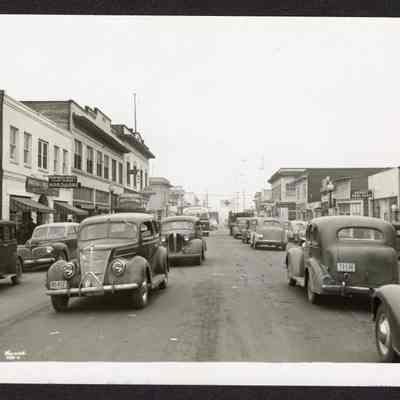 Photograph of cars on Main Street, Springfield, Oregon, 1947