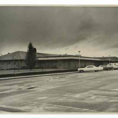 Photograph of the McKenzie Willamette hospital, Springfield, circa 1960