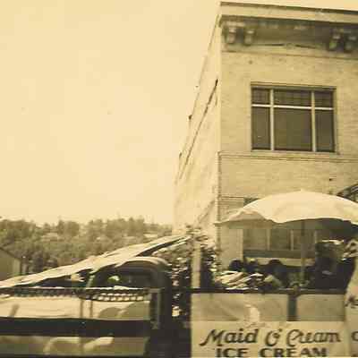 Photograph of Maid O' Cream Float, Springfield Industrial Parade, Springfield, OR, 1941