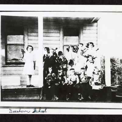 Photograph of students at Deerhorn School