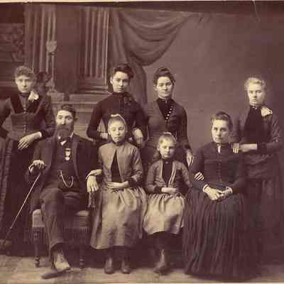Photograph of Charles J. and Mary Dodd and six daughters, circa 1890