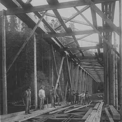 Photograph of Hendricks Bridge at Hendricks ferry, McKenzie River, Oregon, 1907