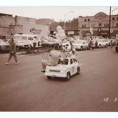 Photograph of the 1989 Christmas Parade, Springfield
