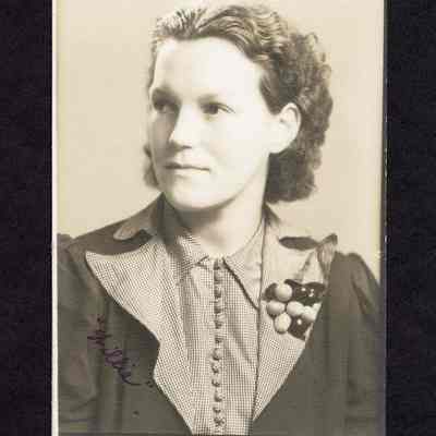 Photograph of Willellen Steinhauer (Yoder), 1939