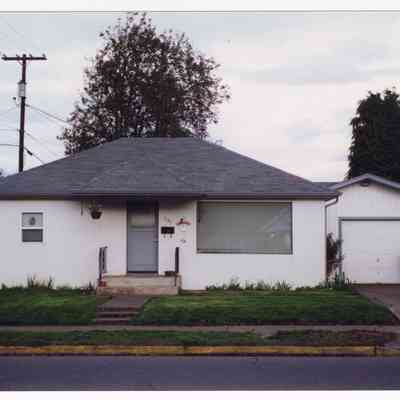 Photograph of a house, Springfield, Oregon, 1998