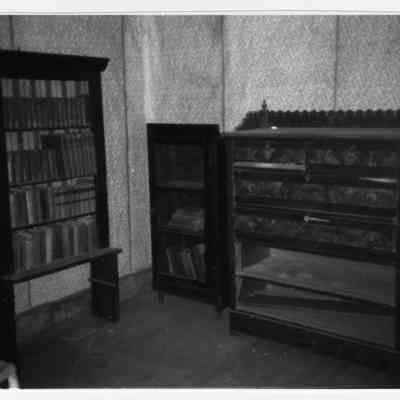 Photograph of the interior of the Brattain-Hadley house, Springfield, 1994-1998