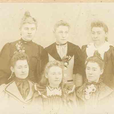 Photograph of the Dodd sisters, circa 1890