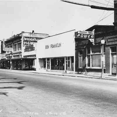 Photograph of Main Street between 5th and 6th streets, Springfield, Oregon, 1946