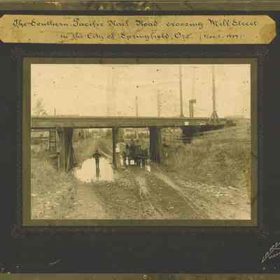 Photograph of the Southern Pacific Railroad crossing Mill Street in Springfield, Oregon, 1909.