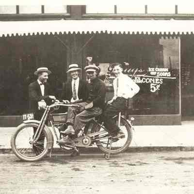 Photograph of Mountjoy on his Harley-Davidson with three unknown men, Springfield, Oregon, 1914