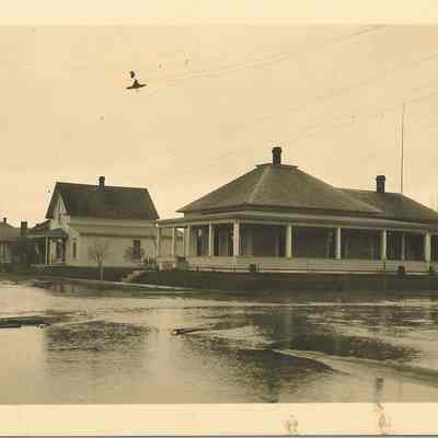 Flooding in front of Mountjoy House, 1927