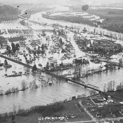 Photograph of aerial view of Willamette River Flood, Glenwood, 1948