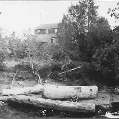 Photograph of millrace in Springfield, Oregon