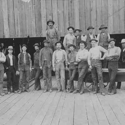 Photograph of Springfield Sawmill workers, Springfield, Oregon, early 1890s