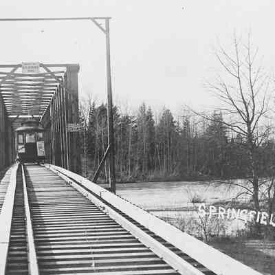 Photograph of streetcar on bridge, Springfield, Oregon