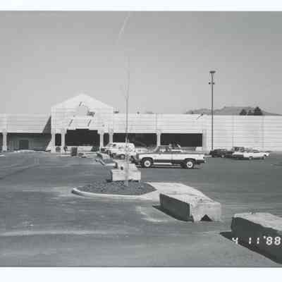 Photograph of the construction of Safeway and shops at Pioneer Plaza, Q Street, Springfield, 1988