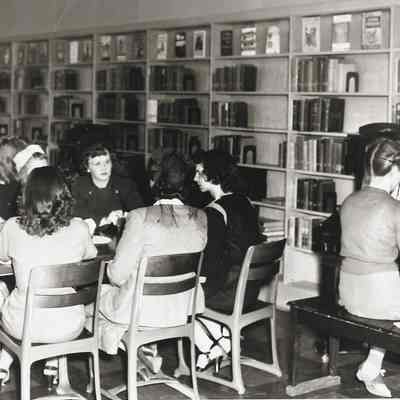 Springfield High School, Library Class with piano player, 1940s.