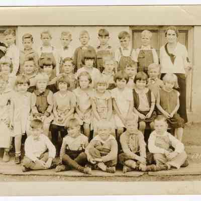 Photograph of Billy Davis and his first-grade class, 1932