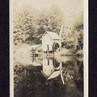 Photograph of the fish wheel at the Old McKenzie Fish Hatchery