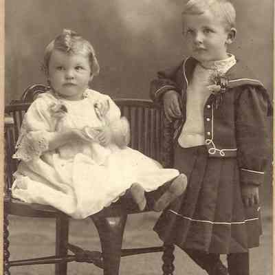 Photograph of Elmo and Clarence Chase, 1899